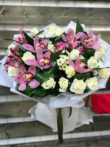 Букет цветов из: Розы и Хризантемы в Пинюг