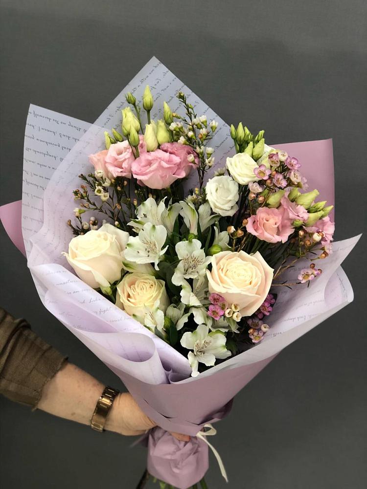 Букет цветов из: Альстромерии, Розы и Лизиантусы в Пинюг