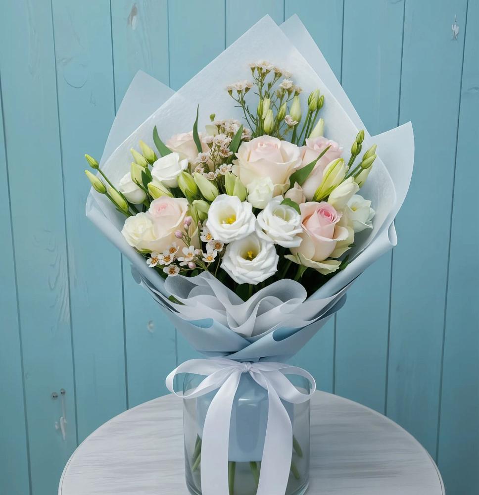 Букет цветов из: Розы и Лизиантусы в Пинюг