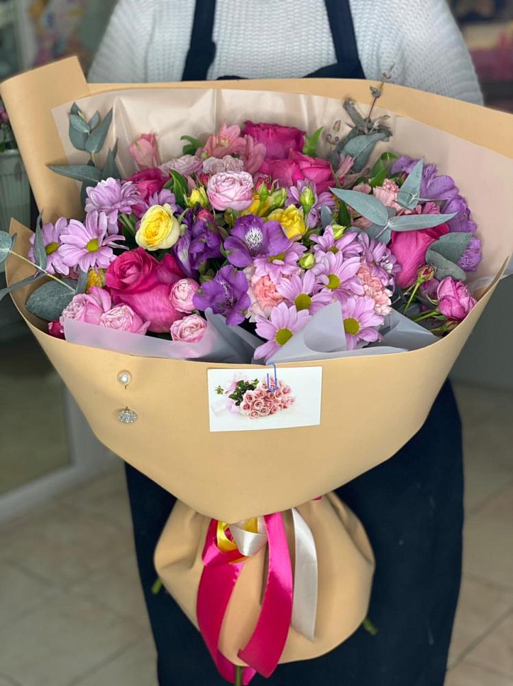 Букет цветов из: Хризантемы, Гвоздики и Альстромерии в Пинюг