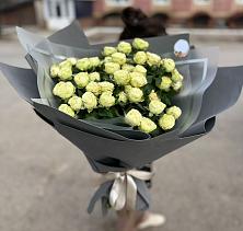 Букет Белые кустовые розы Солинеро в Пинюг