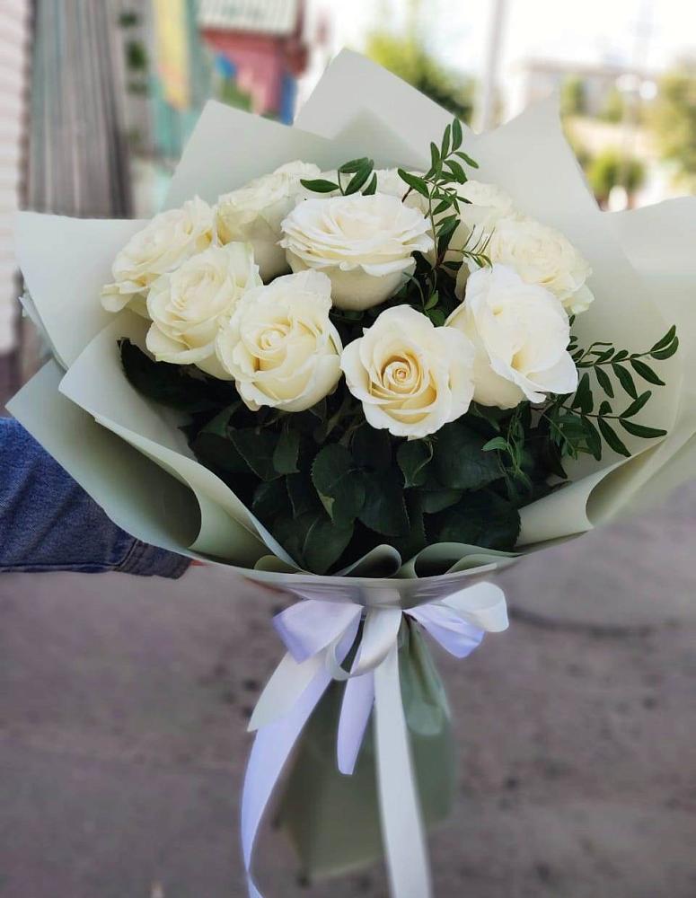 Букет Белые розы Проуд в Пинюг
