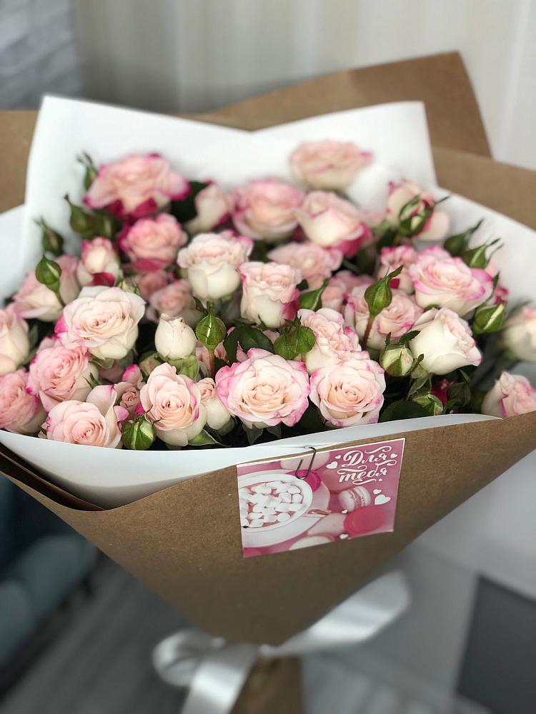 Букет цветов из: Розы в Пинюг