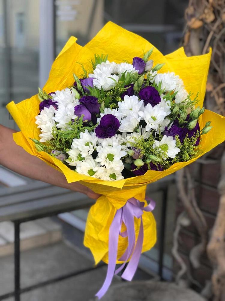 Букет цветов из: Ирисы, Хризантемы и Ромашки в Пинюг