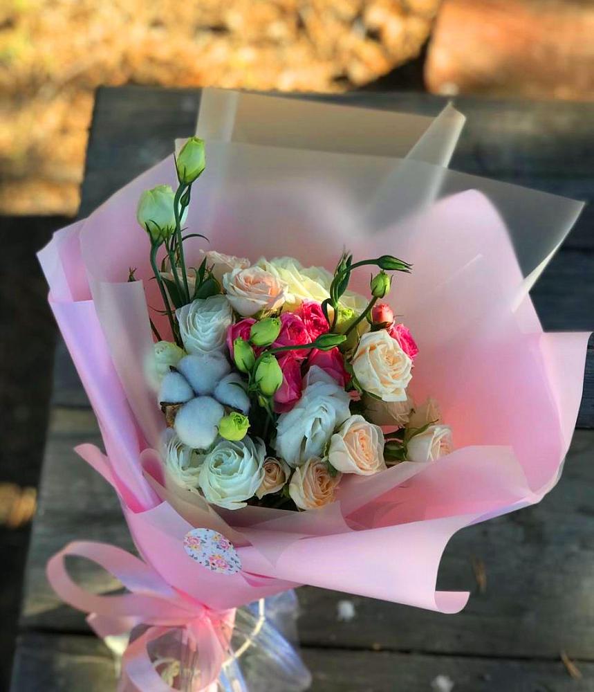 Букет цветов из: Розы и Лизиантусы в Пинюг