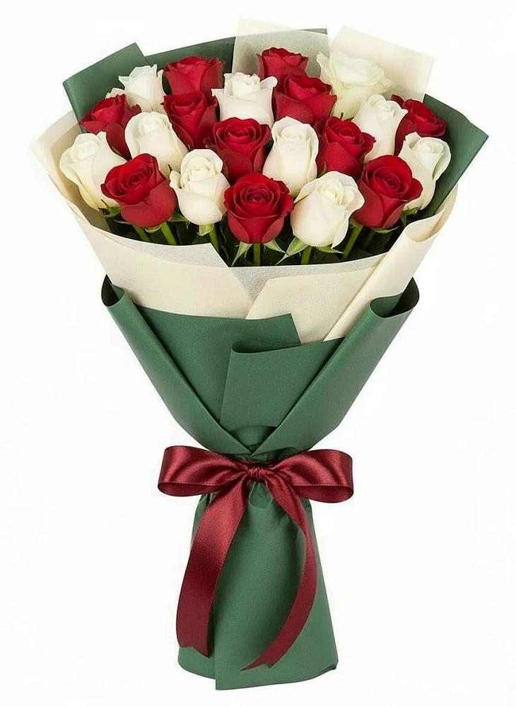 Букет Микс из красных и белых роз в Пинюг