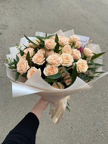 Букет Кремовые розы Латте в Пинюг