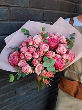 Букет розы в пальмах в Пинюг Букет цветов из: Розы в Пинюг