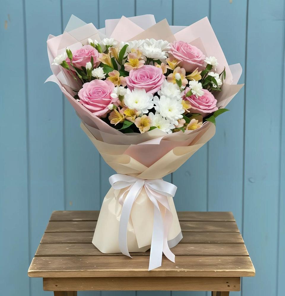 Букет цветов из: Гвоздики, Орхидеи и Розы в Пинюг