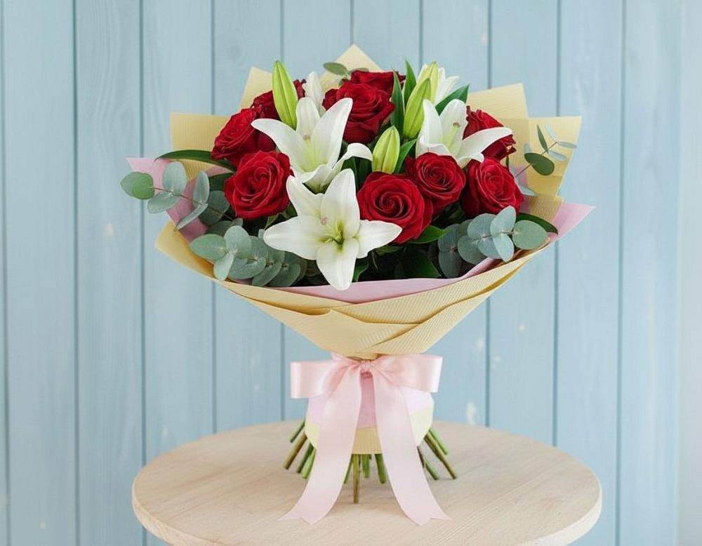Букет цветов из: Лилии и Розы в Пинюг